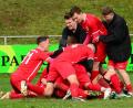 Bild: ham
Riesig war der Jubel bei den Nabburgern um Spielertrainer Sven Seitz (links) nach dem 2:1-Siegtreffer gegen den FC Schmidgaden.