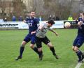 Bild: Dieter Jäschke
Christian Ferstl (Mitte) vom FC Tremmersdorf im Zweikampf mit dem Kulmainer Kapitän Andreas Ditschek (links).