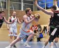 Bild: Büttner, Gerhard
Die Neustädter Basketballer (am Ball Sebastian Fritsch) haben in der Rückrunde Tempo aufgenommen. Bei der BG Leitershofen/Stadtbergen II holt die DJK den mittlerweile bereits siebten Sieg hintereinander.