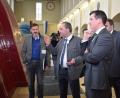 Bild: bnr
Werksleiter Dieter Krompholz (links) und Bürgermeister Martin Schwandner (rechts) zeigten dem Wirtschaftsminister Hubert Aiwanger (Mitte) die Vorteile von Pumpspeicherkraftwerken.