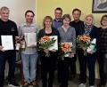 Bild: R. Kreuzer
Die Kolpingfamilie ehrt treue Mitglieder: (von links) Vorsitzender Roland Hoffmann (25 Jahre), Johannes Kreuzer (25 Jahre), Martina Egeter (40 Jahre), Alfred und Martina Kneidl (jeweils 25 Jahre), Robert und Maria Baumgärtner (jeweils 40 Jahre) und Vorsitzende Petra Teichner.