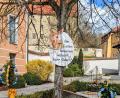 Bild: Wagner/exb
Mitglieder des Obst- und Gartenbauvereins Wolfring schmückten die Dorfmitte.