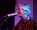 Bild: Houschka
Noch immer mit seiner Gitarre und der unverkennbaren Stimme unterwegs: Werner Schlenzig ist 75 Jahre alt geworden.