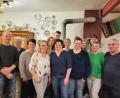 Bild: Hofstetter/exb
Der neu gewählte Vorstand der Dorfgemeinschaft Guteneck setzt sich zusammen aus (vorne, von links) Stefan Schmal, Gabi Bauer, Gerlinde Renz, Daniela Beer, Sabrina Hofstetter, Sandra Lottner und Albert Zeitler sowie (hintere Reihe, von links) Rita Wiederspick, Sonja Höger, Roland Kederer, Bianca Hösl, Barbara Hanauer und Christian Hofstetter.