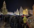 Archivbild: jus
Eine Anti-Impf-Demo wie diese hier am 28. Dezember 2021 auf dem Schwandorfer Marktplatz war Auslöser für Bußgeldbescheide an die Initiatoren.
