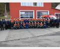 Bild: bö
31 junge Leuten aus den Feuerwehren Hohenburg, Mendorferbuch-Egelsheim, Allersburg-Berghausen und Ransbach schließen das Basismodell der Modularen Truppausbildung erfolgreich ab. Dazu gratulieren die Feuerwehrvertreter, Kreisbrandrat Armin Daubenmerkl mit seinem Team sowie Bürgermeister Florian Junkes.