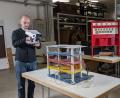 Bild: Michaela Stauber/exb
Ein 3D-Handscanner wird auf seinen Einsatz vorbereitet.