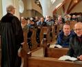 Bild: R. Kreuzer
Dekan Thomas Guba beging gemeinsam mit vielen Gläubigen den Karfreitagsgottesdienst und erinnerte an die Leiden Jesu.