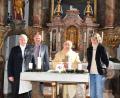 Bild: sche
Pfarrer Eduard Kroher wurde 70 Jahre alt. Ihm gratulierten am Ostermontag (von links) Kirchenpfleger Alfred Schorner, Bürgermeister Alwin Märkl und Kerstin Püschl, Sprecherin des Pfarrgemeinderates.
