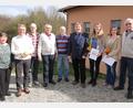Bild: kro
Das neu gewählte Vorstandsteam des Imkervereins Tirschenreuth und Umgebung mit (von links) Kreszentia Schrems, Bürgermeister Franz Stahl, Josef Schmid, Helmut Standfest, Franz Godlewski, Vorsitzendem Martin Fischer, Kathrin Schrems, Maria Richtmann und Helmut Weiß.