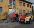 Bild: oe
Die Gemeinde sponsert den Ausbau des HvO-Autos (von links): stellvertretender HvO-Leiter Tobias Schmidt, Bürgermeister Anton Peter und HvO-Leiter Tobias Hofmann.