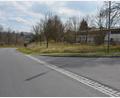 Bild: jr
Ein Teil der 100 Obstbäume, die die Gemeinde Pechbrunn pflanzen will, soll künftig auf dieser Grünfläche an der Kreuzung Werkstraße/Mitterteicher Straße stehen. Dies teilte Bürgermeister Stephan Schübel auf Nachfrage von Oberpfalz-Medien mit.