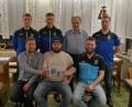 Bild: gz
Im Namen des Löwenfanclubs gratulierten (hinten, von links) Vorsitzender Fabian Brenner, die Ehrenmitglieder Günther Hierold und Josef Kleber und zweiter Vorsitzender Andreas Karl den langjährigen Mitgliedern (vorne, von links) Tobias Brenner, Pascal Liebl und Matthias Karl.