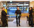 Bild: exb
Hereinspaziert: Manfred Wiesmeth und sein Team freuen sich auf die Kunden.