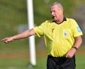 Bild: Alfred Schwarzmeier
Willi Hirsch, Schiedsrichter-Obmann im Kreis Amberg/Weiden, pfeift seit Jahrzehnten Fußballspiele. Er hofft, dass die ab 1. Juli 2023 höheren Spesensätze das Hobby Schiedsrichter wieder attraktiver machen.