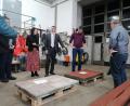Bild: wrl
Nach der Bemusterung zweier Varianten entschied sich der Stullner Gemeinderat für das rote Pflaster für den Stullner Friedhof.