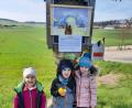 Bild: swo
Vor allem für Kinder sind die 14 Stationen am Lichtweg am Mausberg ein aufregendes Erlebnis. Aber auch Erwachsene lädt er zum Verweilen und Beten ein.