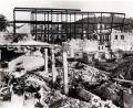 Bild: Archiv Schaffer/exb
Die Tonwarenfabrik wurde beim Bombenangriff auf Schwandorf am 17. April 1945 zerstört. Heute stehen hier Supermärkte. Von den Wohnvierteln rundherum am Fuße des Kreuzbergs blieben nur Trümmer.