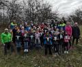 Bild: Grundschule Kastl/exb
Stolz präsentierten die Schulkinder der 4. Klassen aus Kastl und Hohenburg nach bestandener Prüfung ihre Fahrradwimpel. Andreas Bahle, Ulrike Hampel-Sperlich, Jennifer Baumgart, Markus Neumeyer (links) sowie Caroline Übler, Monika Breunig, Saskia Ram-Höcherl, Nina Bayer und Tina Wolf (rechts) gratulierten.