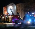 Bild: gf
Die Feuerwehr Amberg löschte am Sonntagabend einen Brand in einem Mehrfamilienhaus in der Rosenthalstraße am Bergsteig.