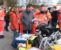 Bild: Hirsch
Am Stand der Rettungsdienste: Der Sanitäter druckt ein EKG-Protokoll aus, das im Ernstfall noch während der Fahrt ans Krankenhaus übermittelt wird.