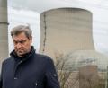 Bild: Peter Kneffel/dpa
Markus Söder (CSU), Ministerpräsident von Bayern, nimmt nach seinem Besuch des Kernkraftwerks Isar 2 an einer Pressekonferenz vor der Anlage teil.