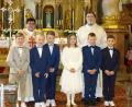 Bild: Sonja Müller
Die Michelfelder Kommunionkinder (vorne von links): Ben Wallner, Ben Rupprecht, Max Weber, Frieda Fischer, Lian Helldörfer, Ben Dobner. Hinten (von links) Pater Ivo Hamburg und Diakon Franz-Josef Reck.