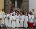 Bild: soj
Das Bild zeigt die Kommunionkinder Leon Leitgeb, Wilma Kick, Hanna Weiß, Lisa Schinner, Lukas Pöllath und Linda Göhl (von links) zusammen mit Pfarrer Pater Anish George, Diakon Rudolf Hoffmann und den Ministranten.