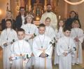 Bild: no
Die Erstkommunionkinder mit Pfarrer Johannes Arweck sowie (von links) Carina Graf, Regine Pesold und Isabella Riederer Freifrau von Paar