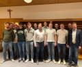 Bild: Henner Wasmuth
Der JU-Ortsverband Freudenberg wählt einen neuen Vorstand. Mit dabei der scheidende Ortsvorsitzende Johannes Gress (Zweiter von Links), JU-Kreisvorsitzender Henner Wasmuth (Achter von Links), Bürgermeister Alwin Märkl (rechts) und der Jugendbeauftragte Christian Drexler (Zweiter von rechts)
