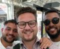 Bild: Felix Gleixner/exb
Die Erfahrung in der Castingshow hat zusammengeschweißt: Felix Gleixner (Mitte) zusammen mit dem DSDS-Gewinner Sem Eisinger (rechts) und dem DSDS-Kandidaten Melino Winterstein.
