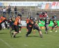 Bild: Michael Sandner
Die Amberg Mad Bulldogs (dunkle Trikots) starteten mit einem Sieg in die neue Saison.