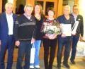 Bild: Gemeinde Kulmain/exb
Vorsitzende Christina Kastner (Dritte von links), Kreisfachberater Harald Schlöger (rechts) und Bürgermeister Günter Kopp dankten Franz Bäuml, Anita Wagner und Georg König für ihre Treue zum Obst-und Gartenbauverein.