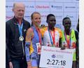 Bild: rik
Domenika Mayer (blaues Trikot) bei der Siegerehrung.