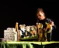 Bild: gmü
Die Katzenkinder Salome, Tom und Lotte sind die Hauptakteure des Figurentheaters "Pfoten weg". Jedenfalls fühlen sich gar nicht wohl bei dem Gedanken, wieder einmal Umarmungen und feuchte Schlabberküsse beim Besuch von Onkel und Tante aushalten zu müssen. Kinderschutzexpertin Irmi Wette verstand es, Kinder und Eltern in ihren Bann zu ziehen.