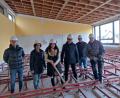 Bild: fpoz
Entkernung in der Jobst-vom-Brandt-Schule: Ein Bild von den Arbeiten machten sich (von links) Alexander Meindl vom Büro Hilgarth, Iris Seeber vom städtischen Bauamt, Bürgermeisterin Margit Bayer, Peter Hilgarth, Frank Leonhard und Rainer Lugert von der Baufirma.