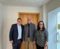 Bild: Carola Brust/exb
Christian Eisenried und Carola Brust begrüßen den neuen VdK-Kreisgeschäftsführer Johannes Schießl.