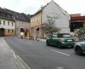Bild: lnz
Wegen einer Baustelle in der Bachstraße in Mitterteich ist ein Ampelbetrieb eingerichtet worden. Der Grund ist das Legen eines Gas-Hausanschlusses.