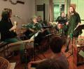 Bild: dlu
Die Neukirchener (von links) Irene Sperber (Percussion), Zico Gradl (Gitrarre), Peter Schertl (Akkordeon), Hans Loos (Bass) und Carola Helm (Gesang) bestreiten ein Heimspiel beim "Ramm".