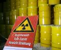 Bild: Jens Wolf/dpa
Radioaktive Abfälle strahlen Tausende Jahre lang: Der Sulzbach-Rosenberger Florian Meurer forscht an sogenannten Einschlussverbindungen, die Atommüll sichern und eine Belastung der Umwelt verhindern sollen.