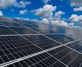 Symbolbild: Patrick Pleul/dpa
Der Marktrat Plößberg steigt in die Bauleitplanung für drei Solarparks auf einer Fläche von insgesamt 44 Hektar ein. Investoren sind das Erdenwerk Ziegler, das Sägewerk Ziegler in Stein sowie die Firma Südwerk.
