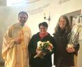 Bild: ban
Pfarrer Martin Besold (links) und Steinwaldchorleiterin Margareta Heldmann (rechts) gratulieren Organistin Petra Pöllmann zum Orgeldienstjubiläum.