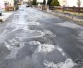 Archivbild: Gabi Schönberger
Die Rübezahlstraße in Windischeschenbach bietet keinen schönen Anblick. Nun soll sie endlich saniert werden.