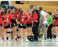 Archivbild: Hubert Ziegler
Sulzbachs Trainer Martin Feldbauer (vierter von links) setzt im Duell gegen die SG Helmbrechts/Münchberg auf die Heimstärke seines Teams.