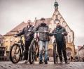 Bild: Michael Golinski, Stadt Amberg/exb
Das Stadtradeln-Team von Amberg: Manuel Gerneth, Larissa Weiß und Christoph Dereser (von links).