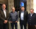 Bild: wec
Sie tauschten sich bei der Jahreshauptversammlung der Erzeugergemeinschaft (EG) für Qualitätsgetreide Amberg-Sulzbach aus (von links): Landwirtschaftsdirektor Franz Baumer (AELF Amberg-Neumarkt), Georg Straller (EZG Amberg-Sulzbach), Getreidehändler Norbert Rausch (Bayernhof GmbH) und Hansgeorg Schönberger (N.U. Agrar).
