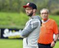 Archivbild: Hubert Ziegler
Trainer Christoph Weber (links) bleibt auch in der kommenden Saison beim SV Schmidmühlen an Bord.