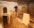 Bild: Michael Kühnlein/exb
Was auf den ersten Blick wie ein Bild aus dem Oberpfälzer Freilandmuseum in Neusath-Perschen wirkt, ist der Innenhof des historischen Anwesens Stadtplatz 22 in Neustadt/WN. Dort soll nach der Sanierung eine Ausstellung des Naturparks Oberpfälzer Walds und zur Geschichte des Hauses zu sehen sein.