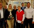 Bild: R. Kreuzer
Der CSU Ortsverband Schirmitz hat einen neuen Vorstand gewählt. Vorne, von links: Markus Dobmeier scheidet als Vorsitzender aus und wurde Stellvertreter. Das Amt übernahm Ariane Heigl, daneben Inge Schneider und Bürgermeister Ernst Lenk ebenso Stellvertreter. Hinten, von links: Karl Balk, Michael Dobmeier, Stephan Oetzinger und Michaela Hahn.