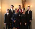 Bild: Sandra Dehmel/exb
Die Konfirmanden Tim Funk, Noel Dehmel, Julia Krützfeldt, Laura Helwig und Manuel Lechner (von links) mit Pfarrer Klaus Wening (hinten).